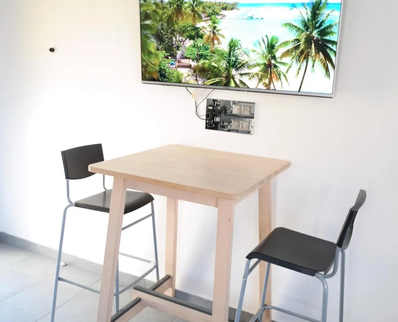 Modern Larnaca Beach Apartment